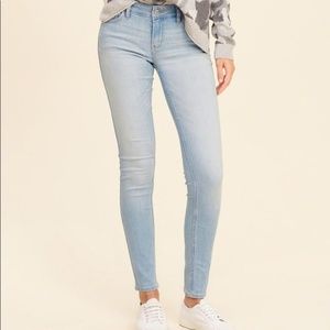 Hollister light wash skinny jeans 7S